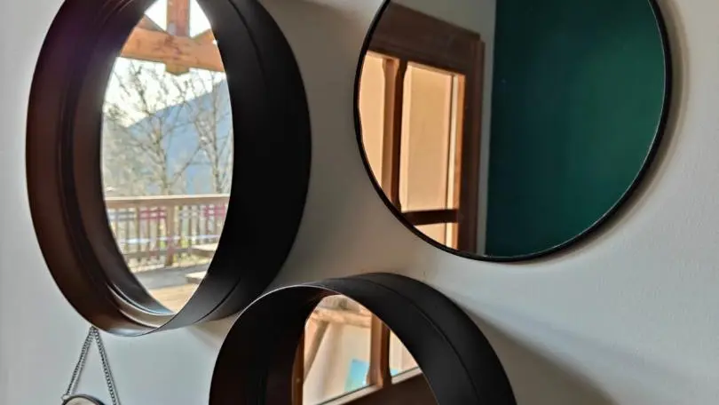 Jeux de miroirs dans l'entrée