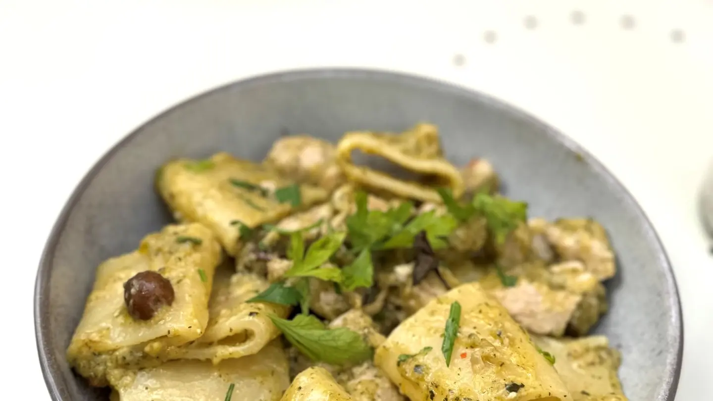 plat de pates forme tube