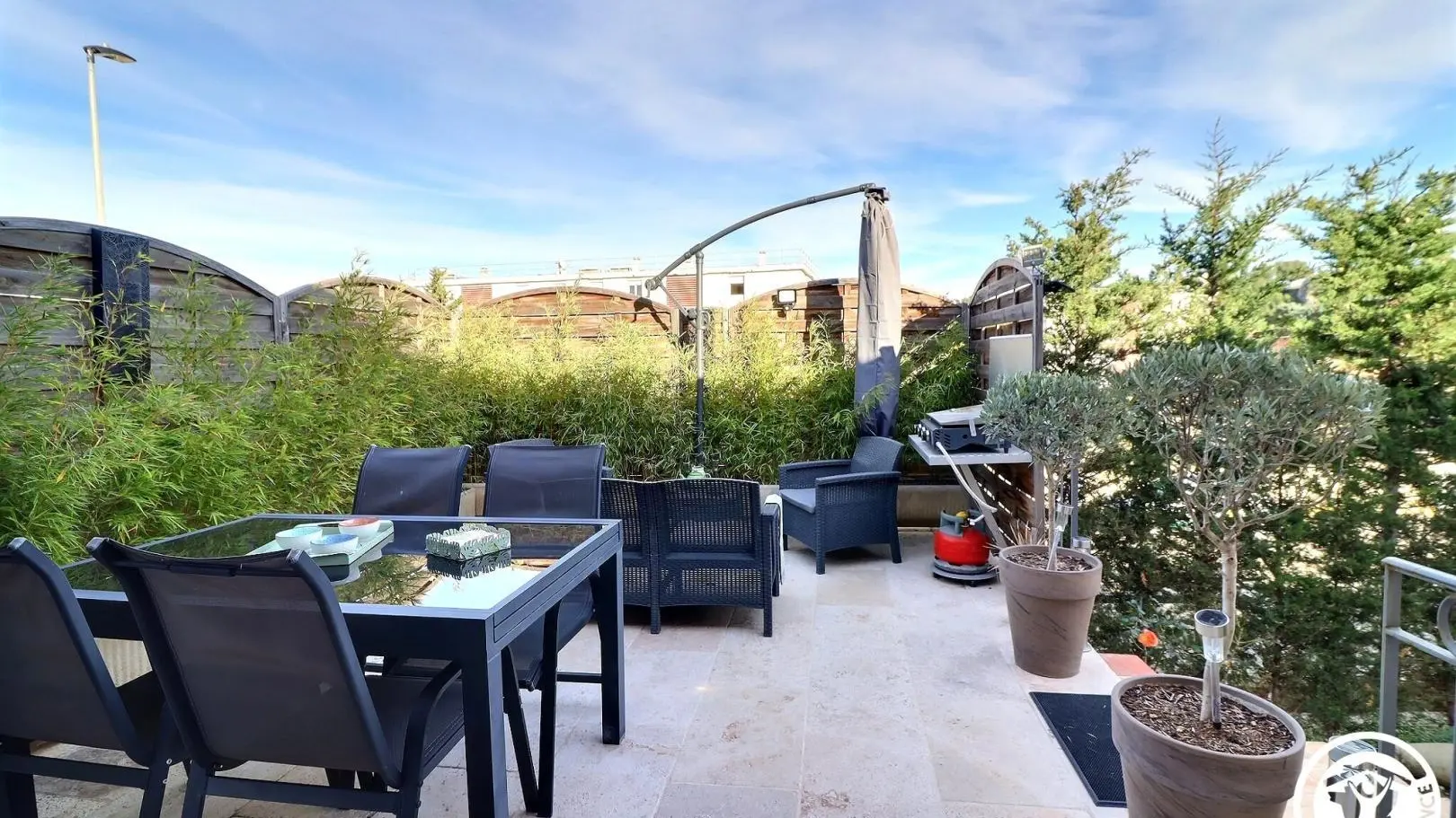 Terrasse pour prendre vos repas!