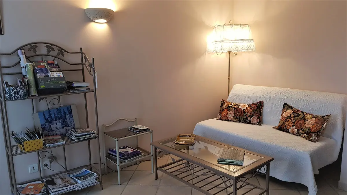 Espace canapé au gîte du Rocher