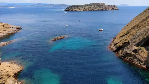 Randonnée en stand-up paddle aux Calanques de La Ciotat