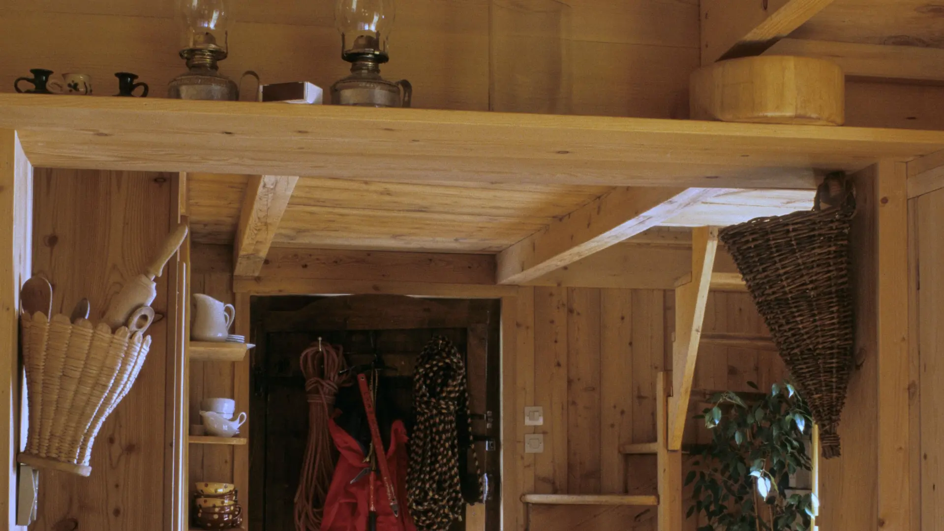 Mazot les Tines cuisine et salle a manger