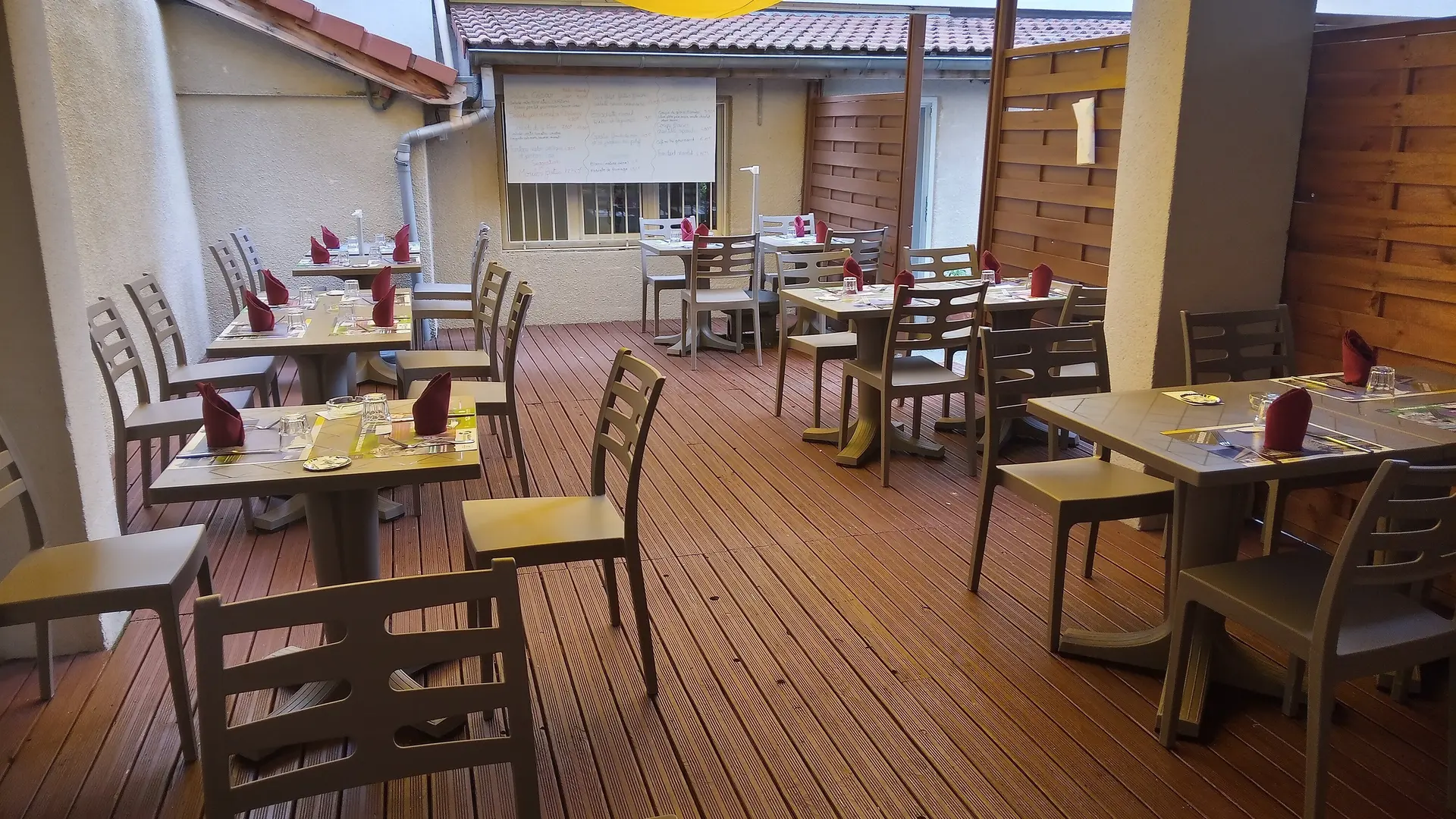 Terrasse dans cours intérieure
