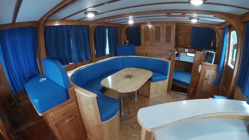 Im Inneren Des Bootes