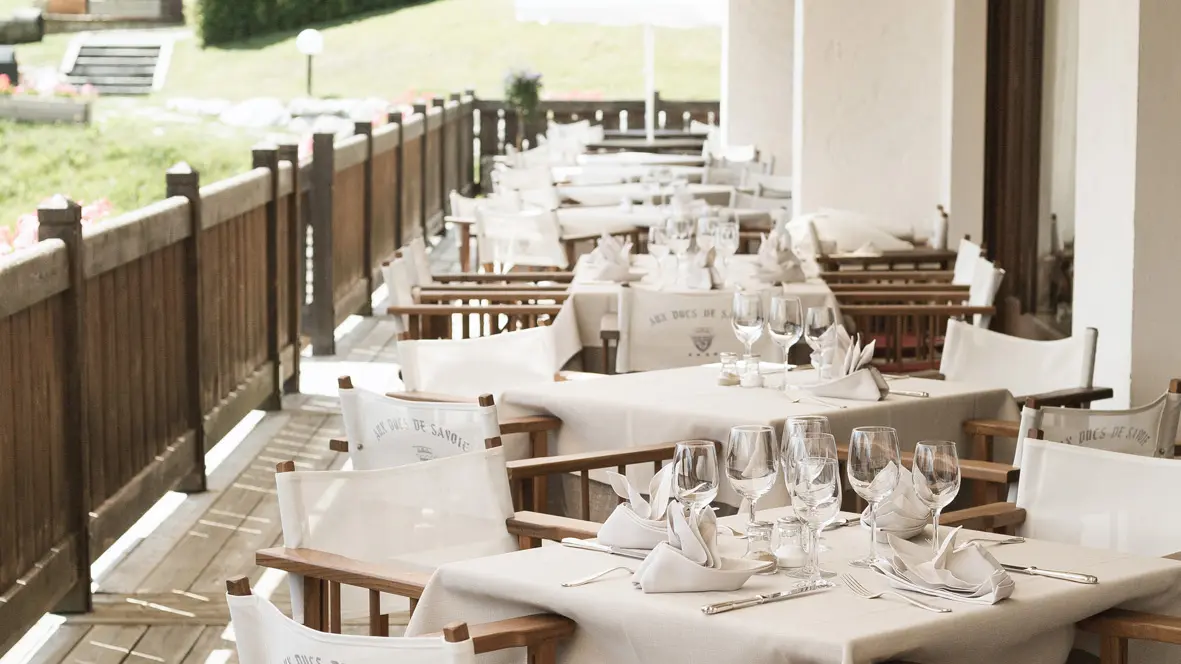 Terrasse abritée au restaurant Aux Ducs de Savoie