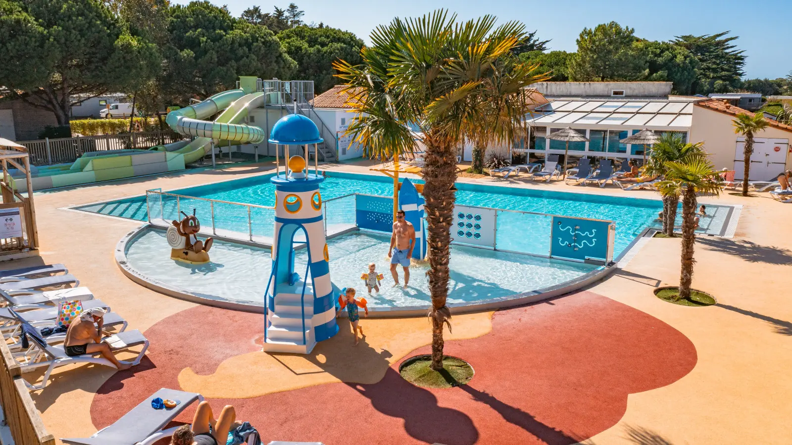 Piscine chauffée camping Les Peupliers