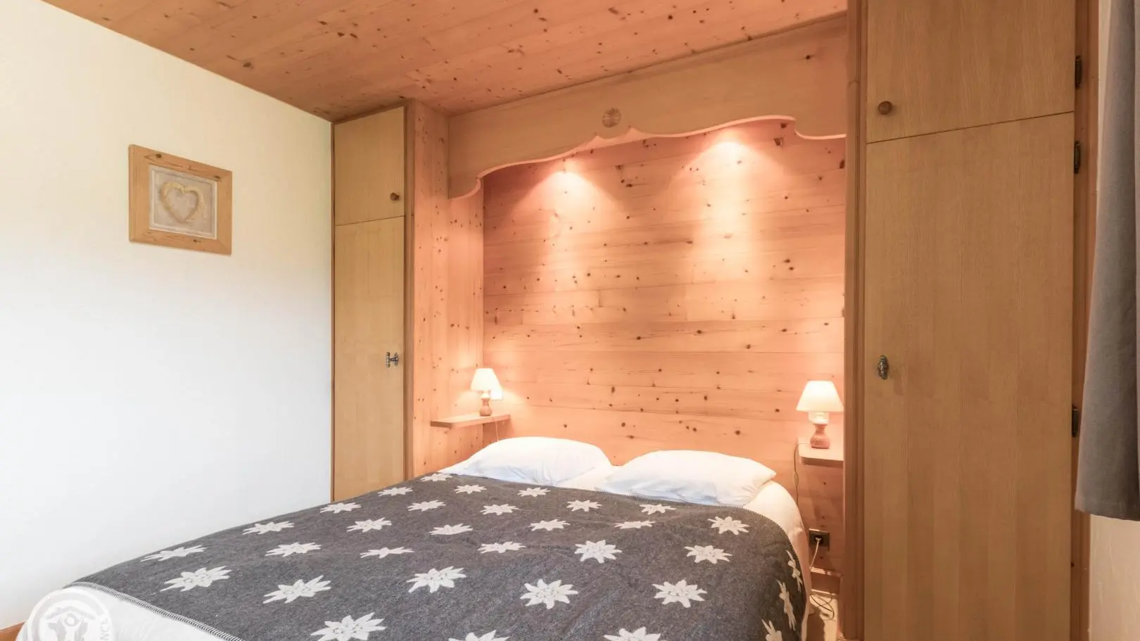 Chambre 1:1 lit en 160x200cm
