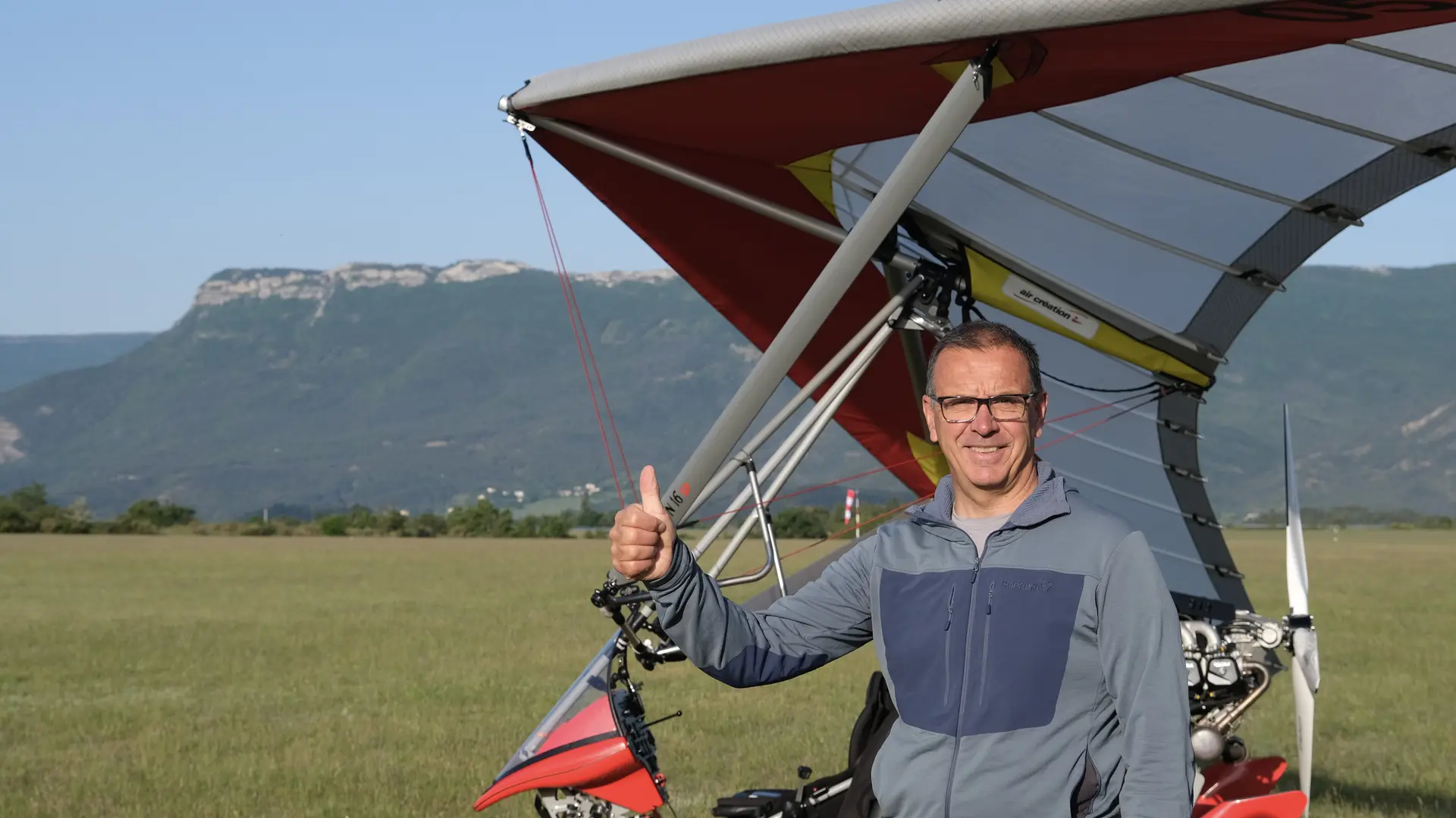 Philippe devant un ULM à Aspres