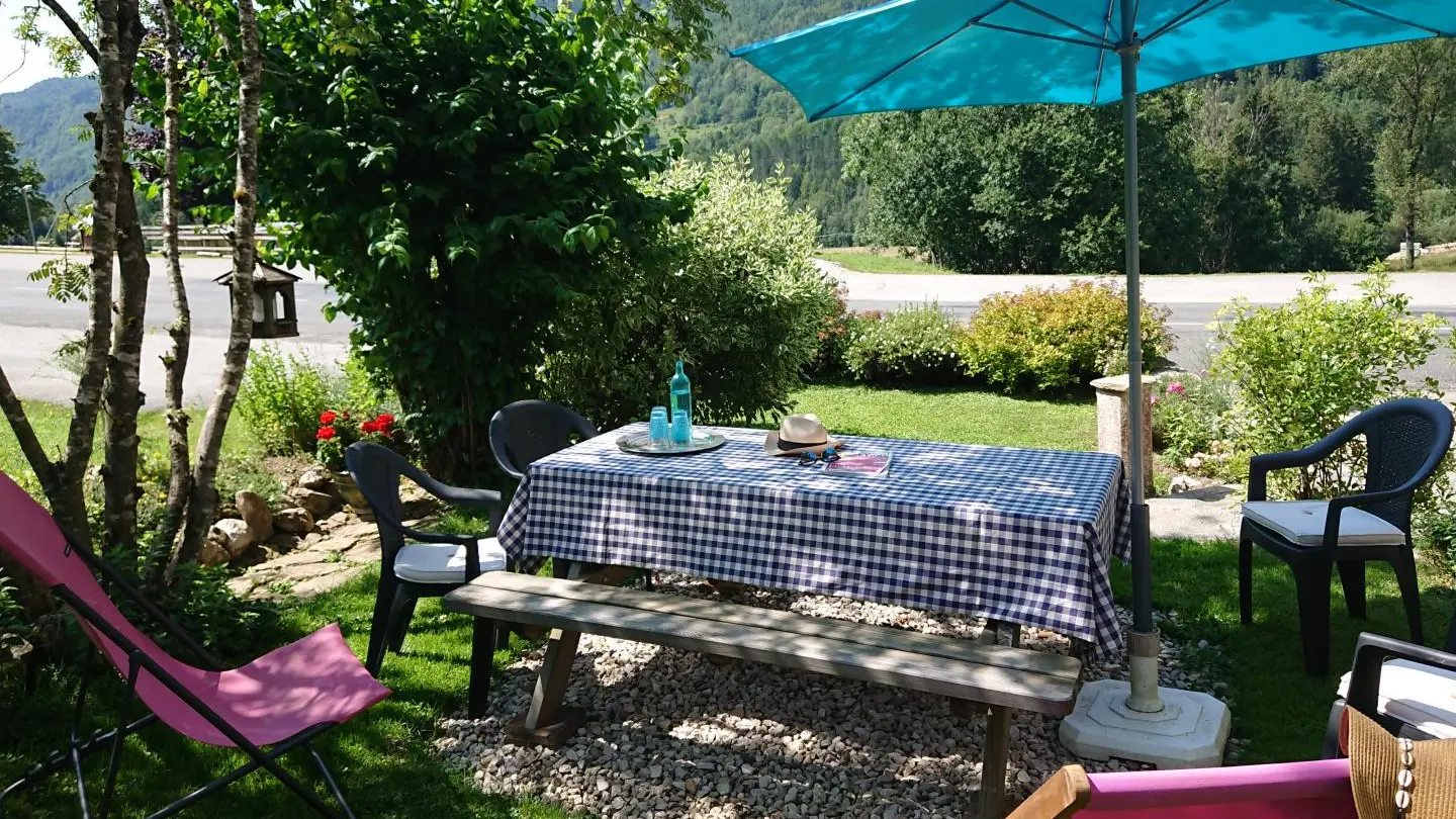 l'étable coin jardin