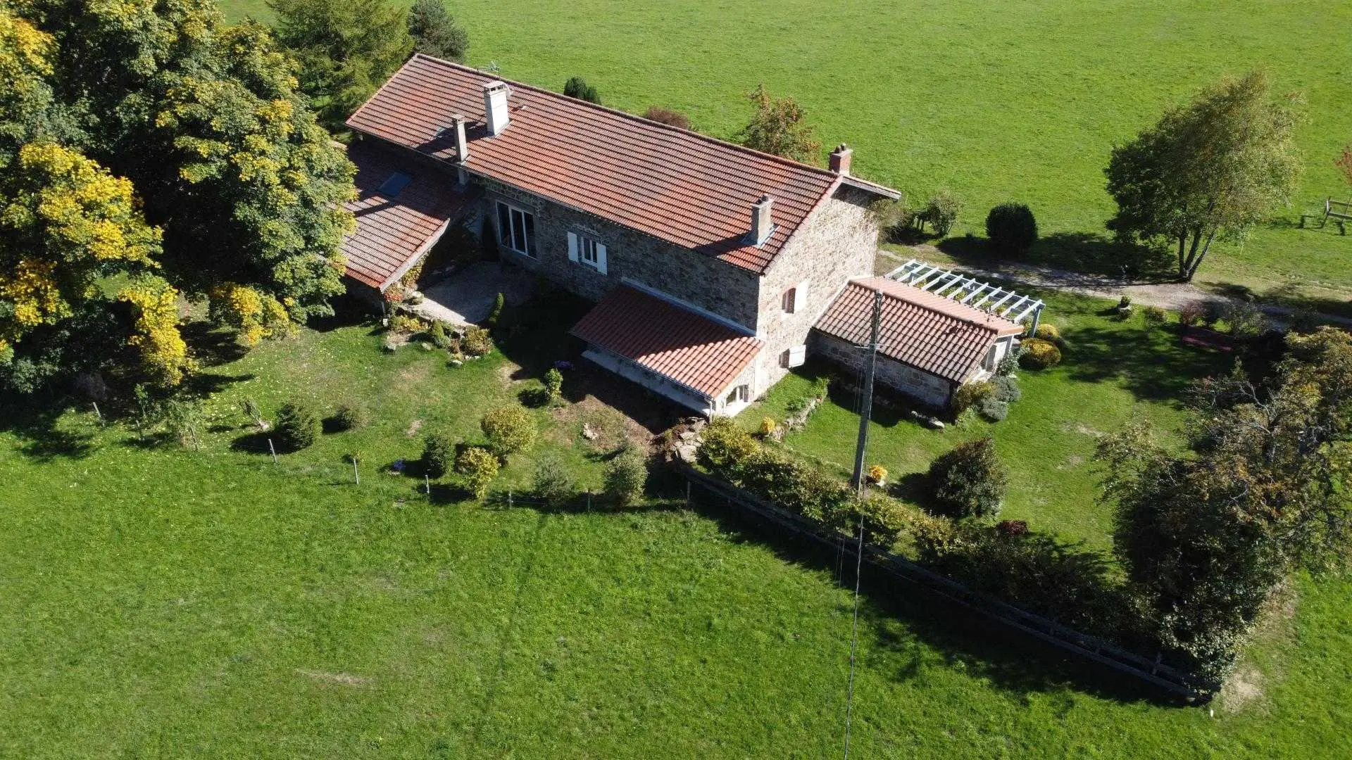 le jardin du gite vue du ciel.