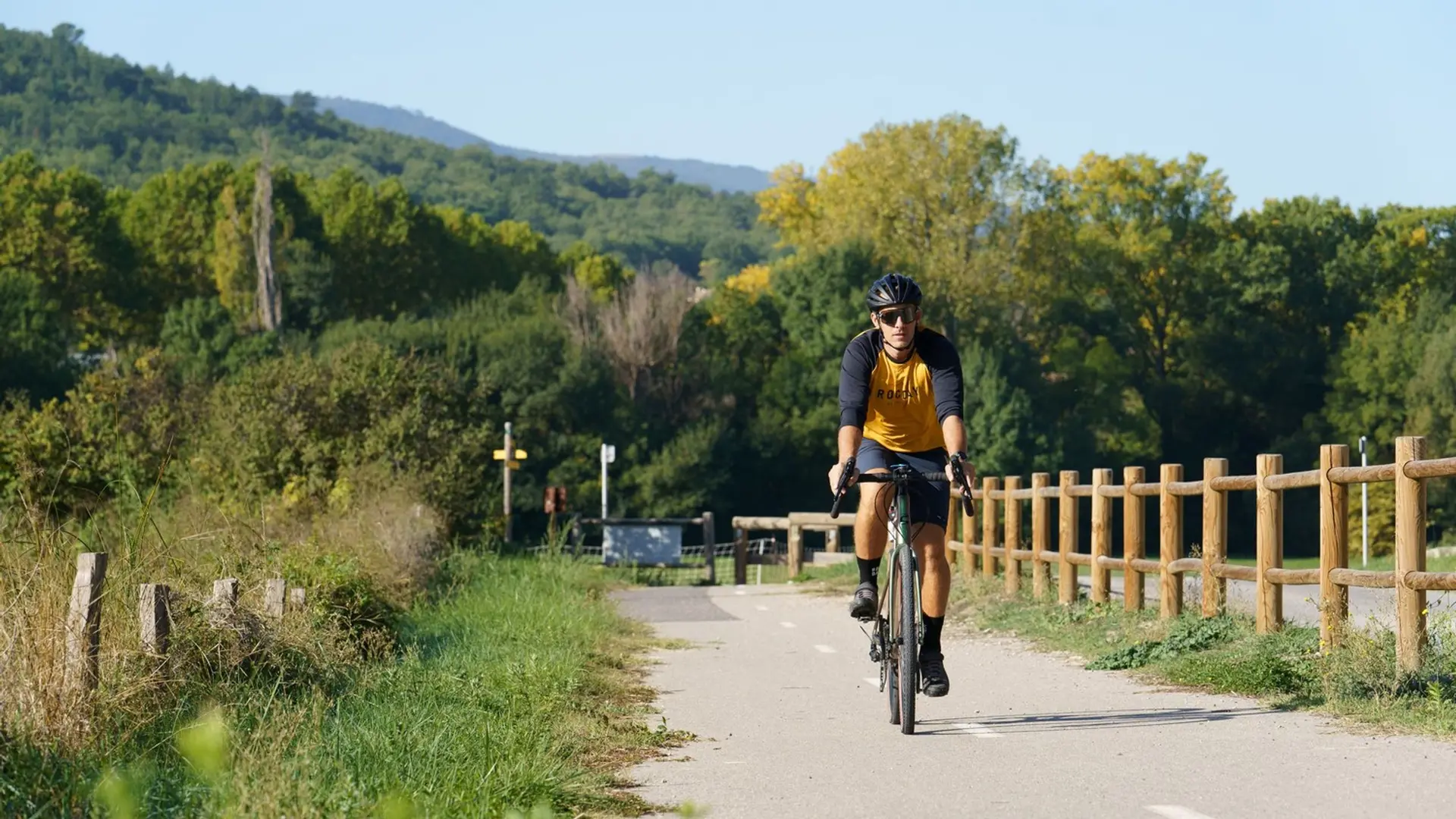 Sur la Véloroute à Céreste-en-Luberon