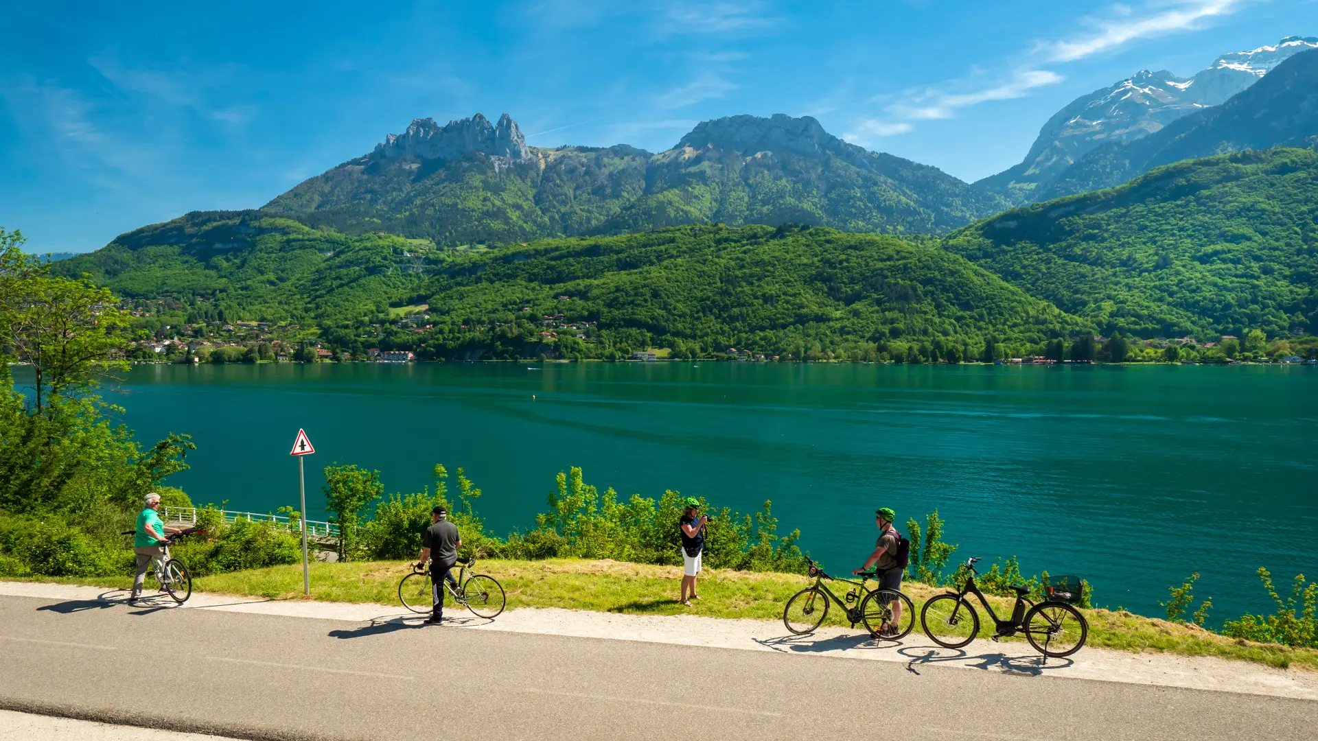 Balade à vélo sur les rives du lac d'Annecy
