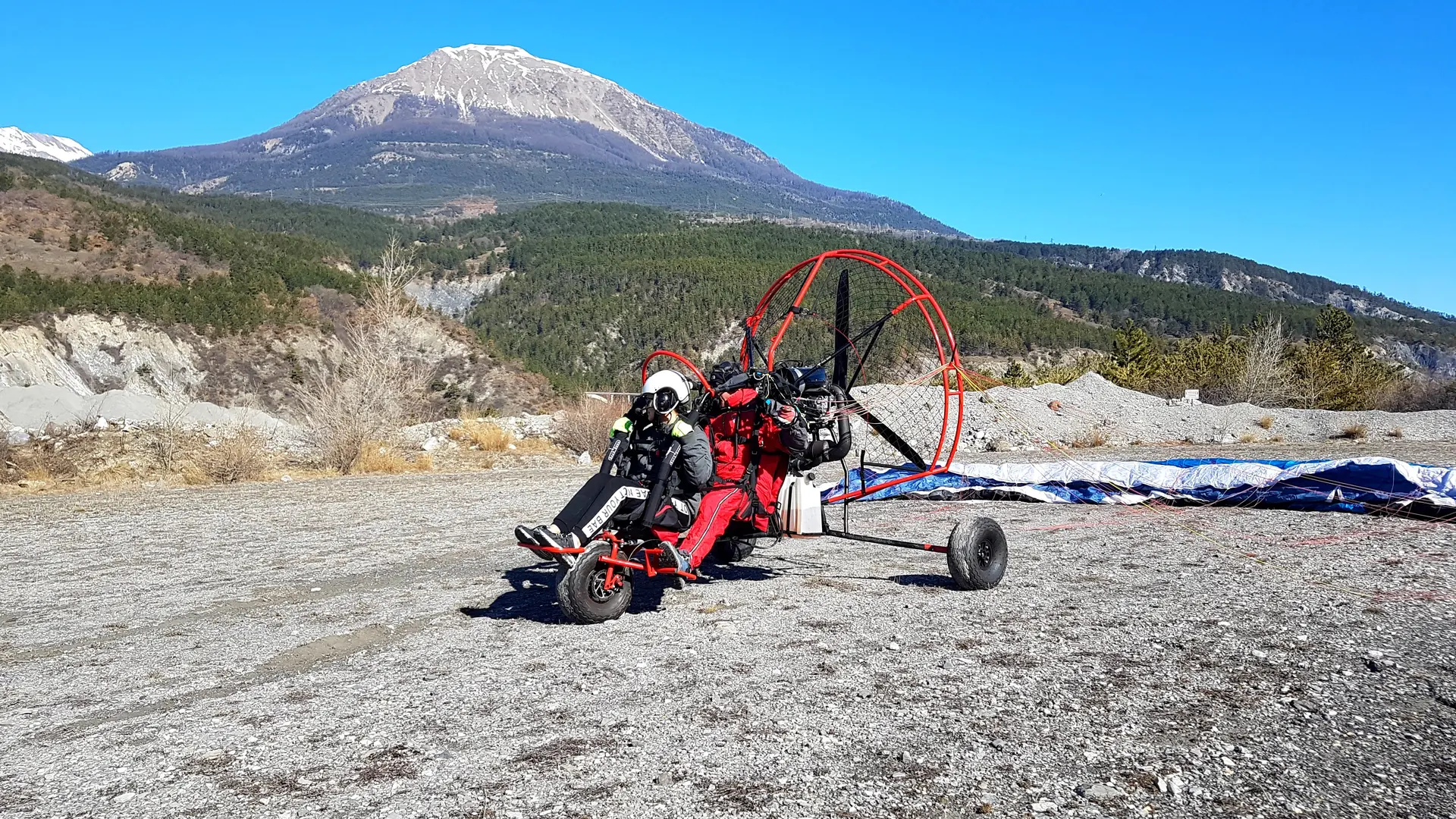 Parapente motorisé, décollage