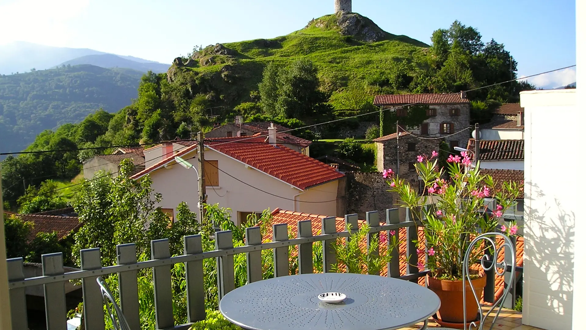 vue terrasse petit gite de la tour