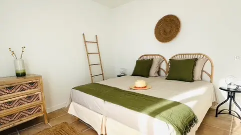 chambre 2 (configuration 1 grand lit)
