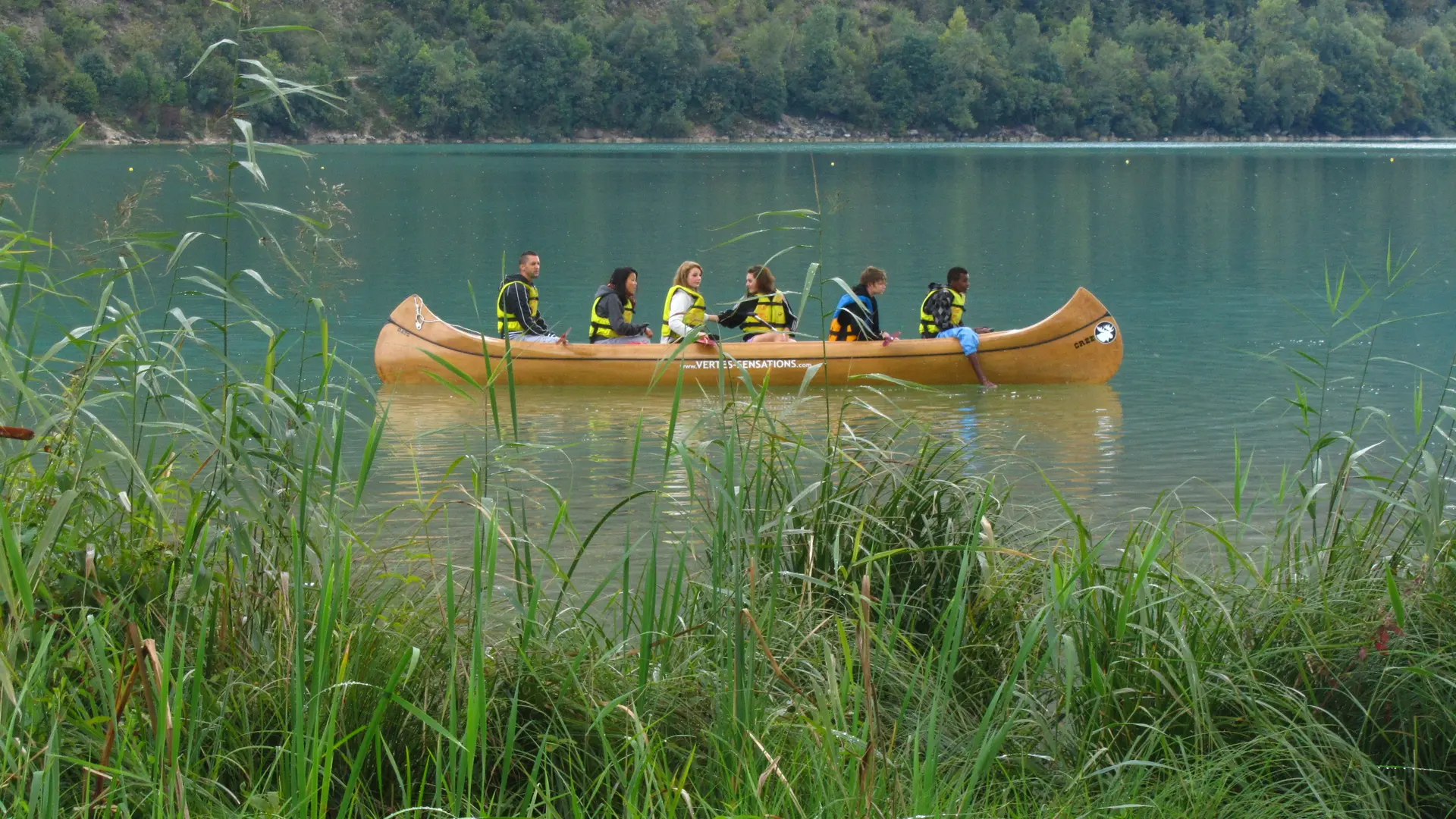 Canoë canadien sur le lac d'Aiguebelette
