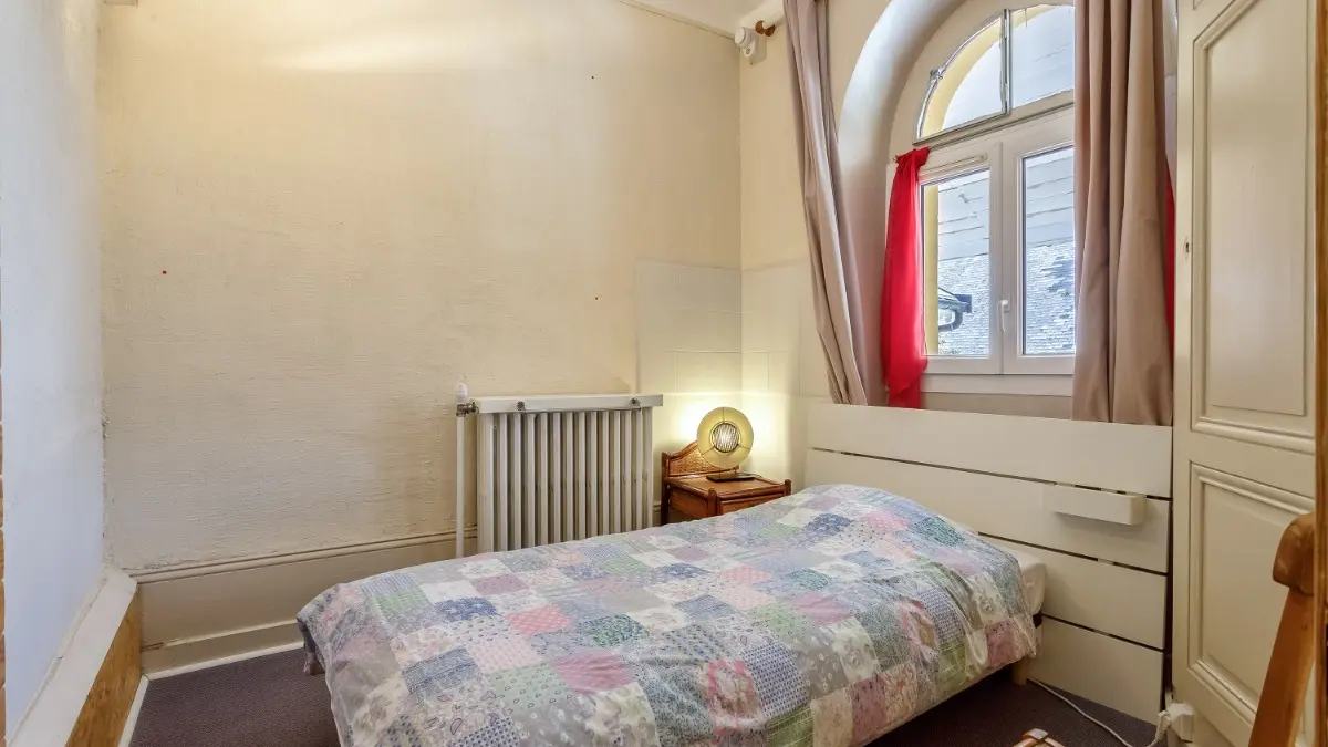 chambre N°13 - 3 alcoves, 4 lits simples, douche lavabo et wc