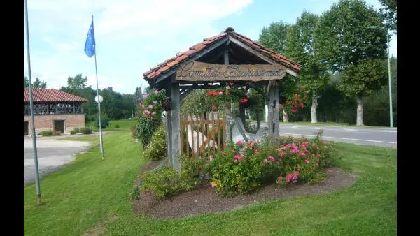 Beau travail du fleurissement St Etienne -du-bois