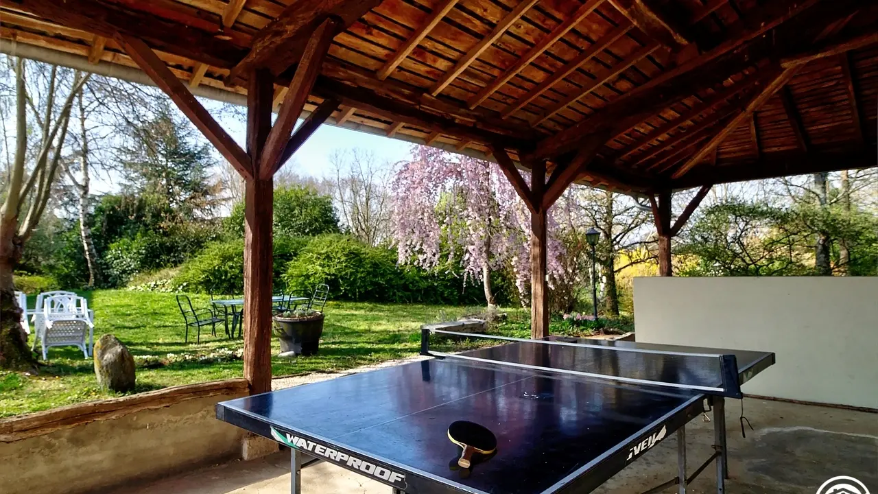 Table de ping-pong à disposition