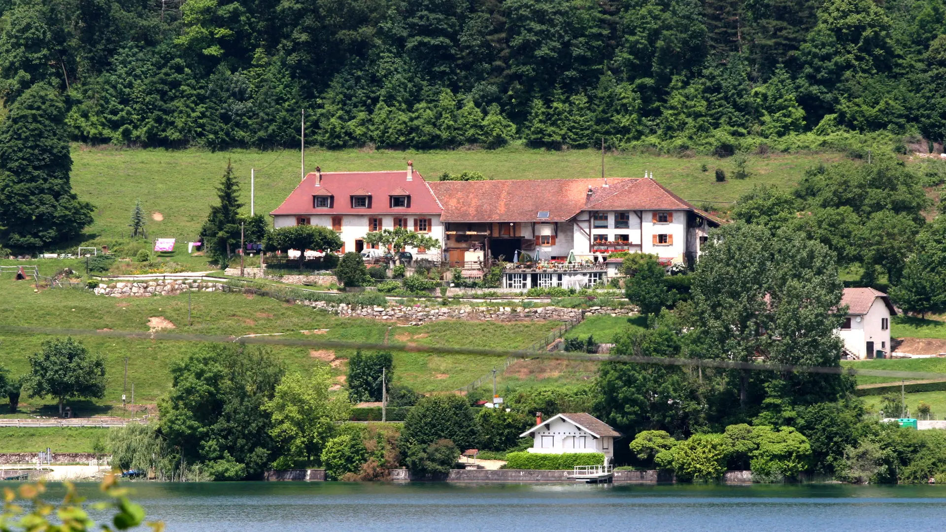 Vue extérieure Balcons du lac_Le Pin