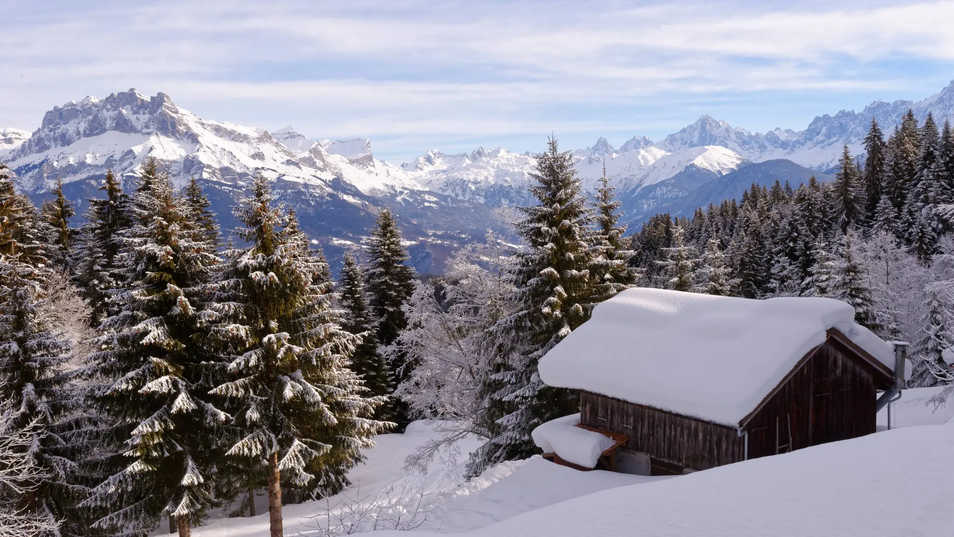 Chalet enneigé à Cornillon