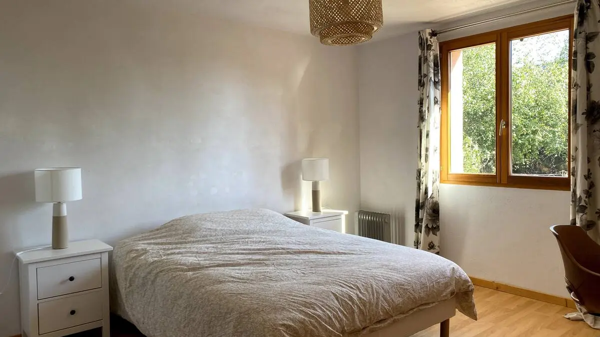 Chambre lit double au rez-de-chaussée