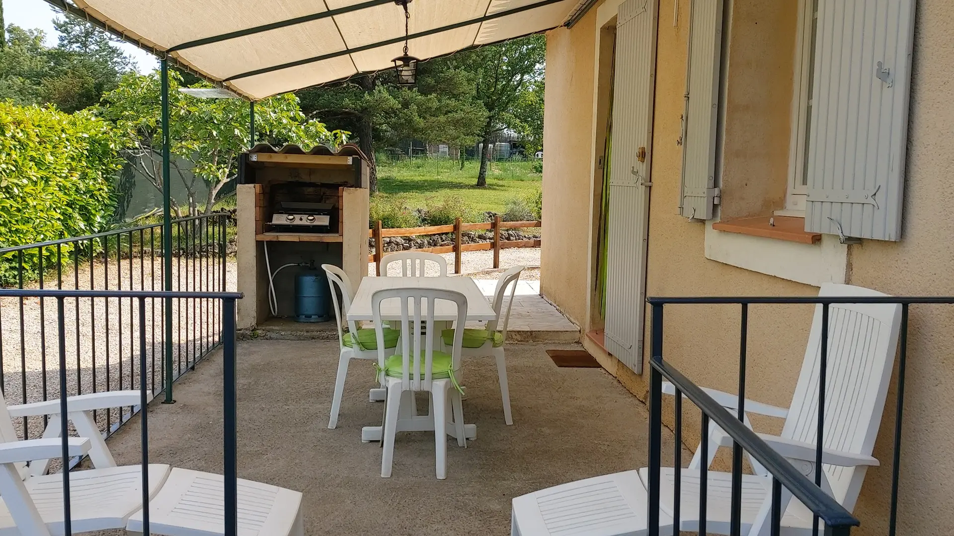 Espace terrasse ombragée