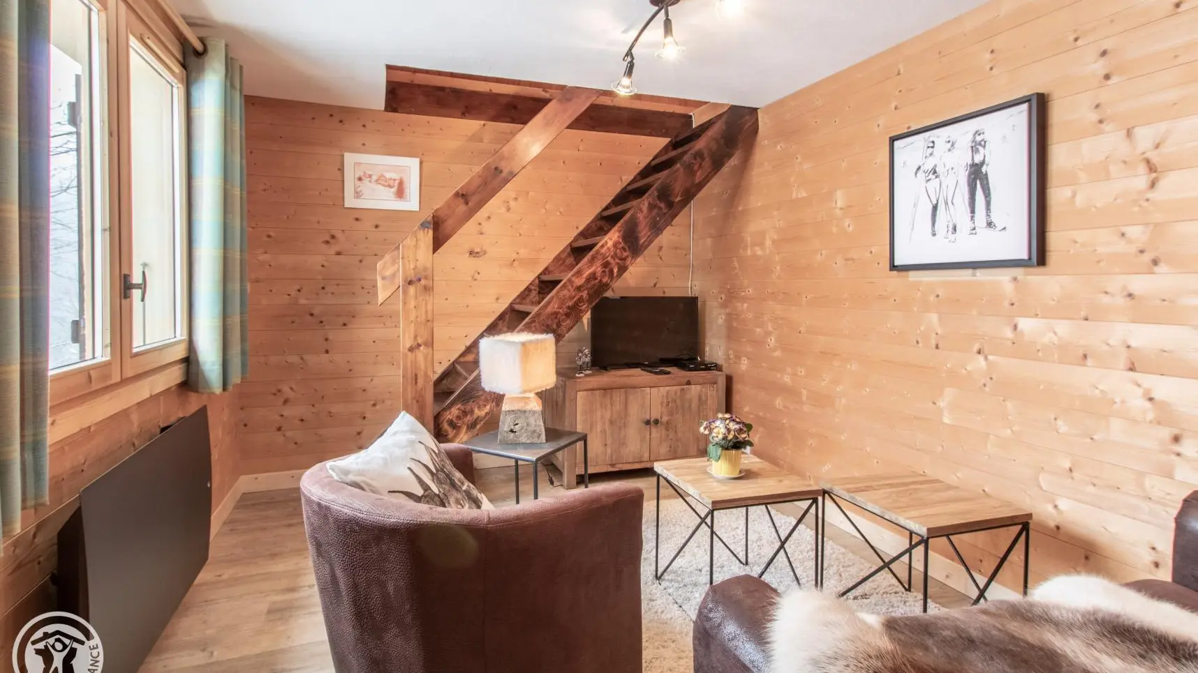 Coin séjour avec accès à la chambre