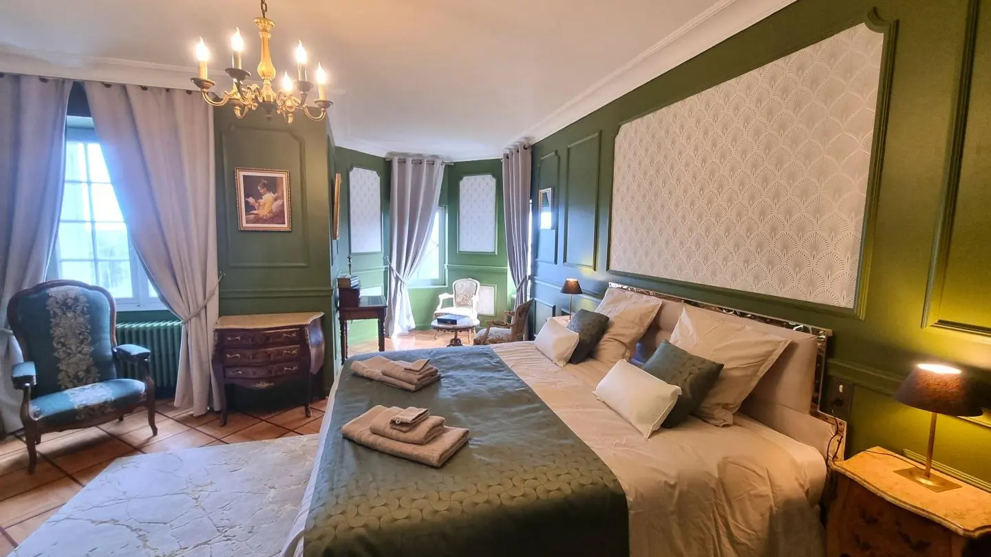 La Landuzière - lit 180x200 cm (ou 2 lits 90x200 cm) - salle d'eau privative avec WC.