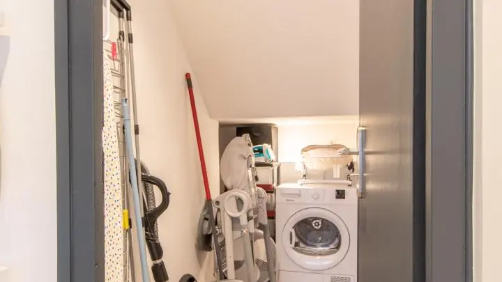 Espace buanderie avec sèche-linge