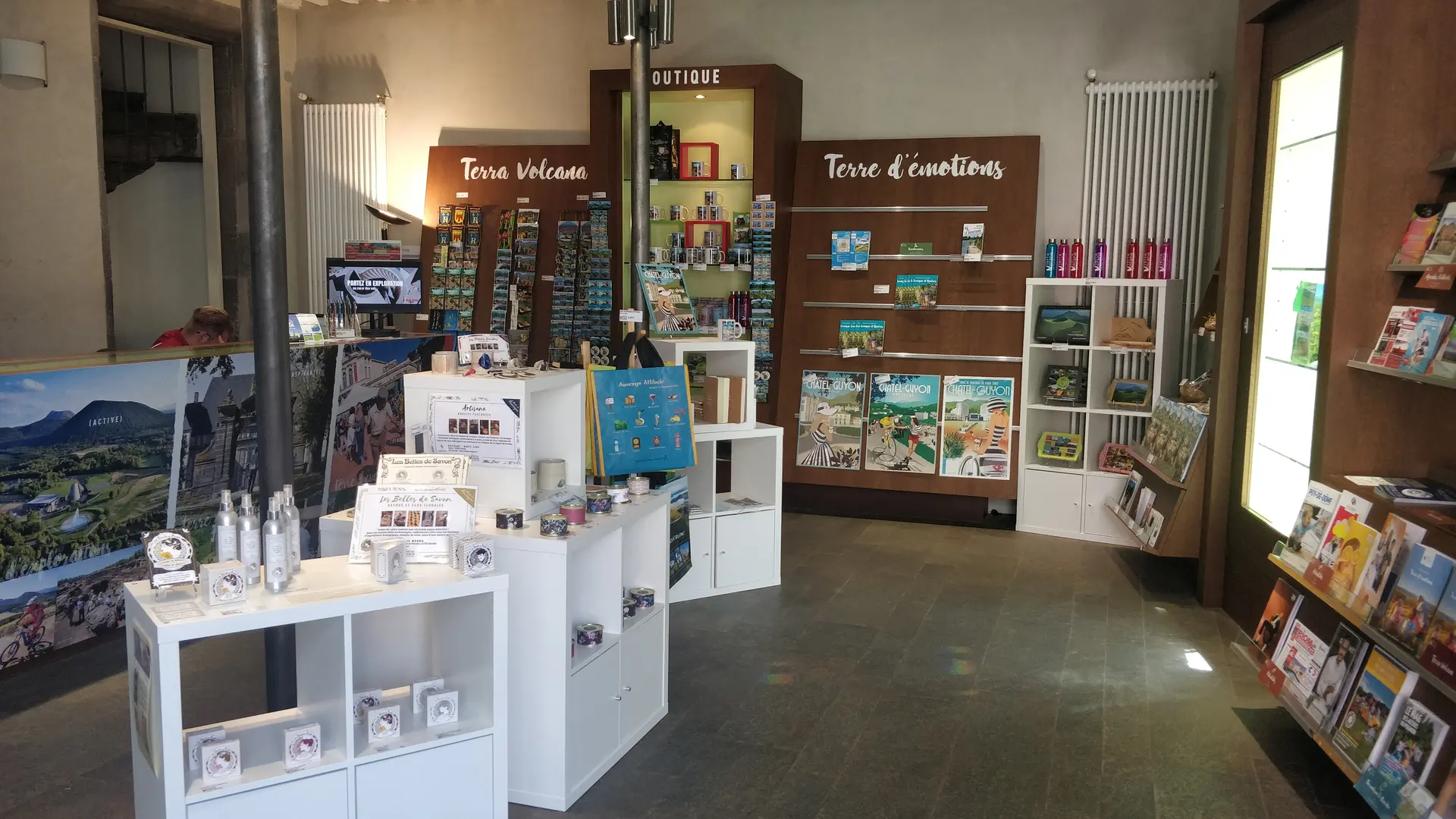 Espace accueil et boutique de l'Office de Tourisme de Riom