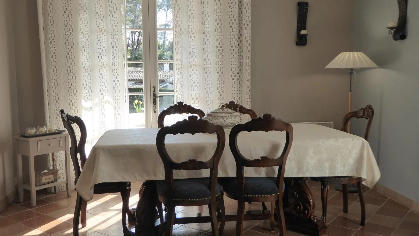 Gîte L'Emiliana - Séjour coin salon -Roquefort les Pins Gîtes de France Alpes-Maritimes