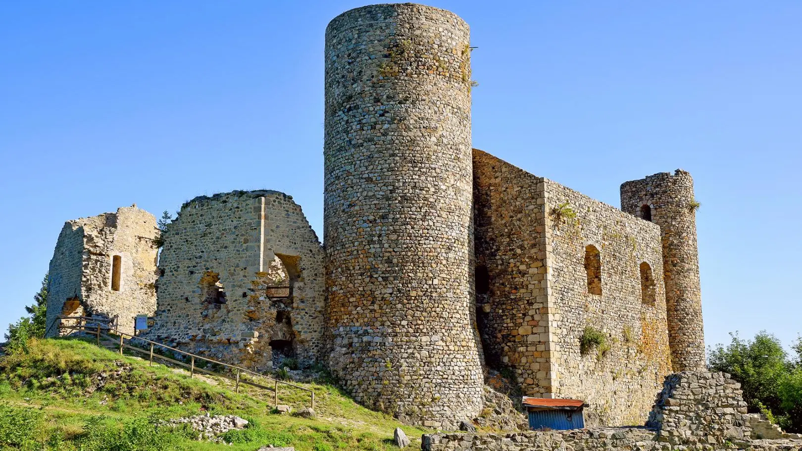 Chateau des Cornes d'Urfé à 5 km du gite