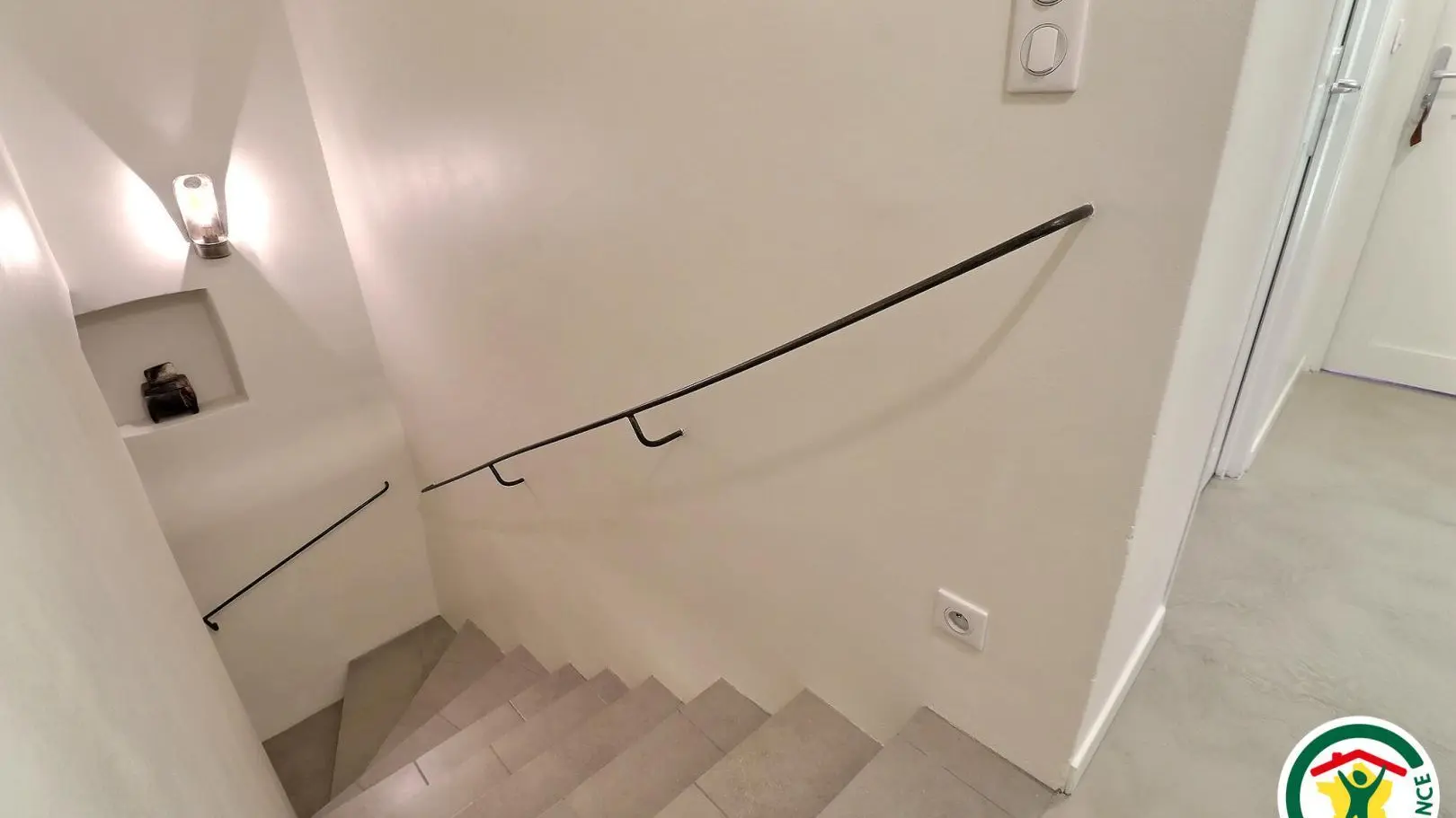Escaliers menant au 2e étage où se trouvent les chambres SOIE et INDE