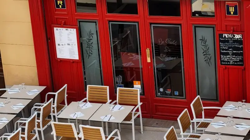 vue de la terrasse en exterieur du restaurant
