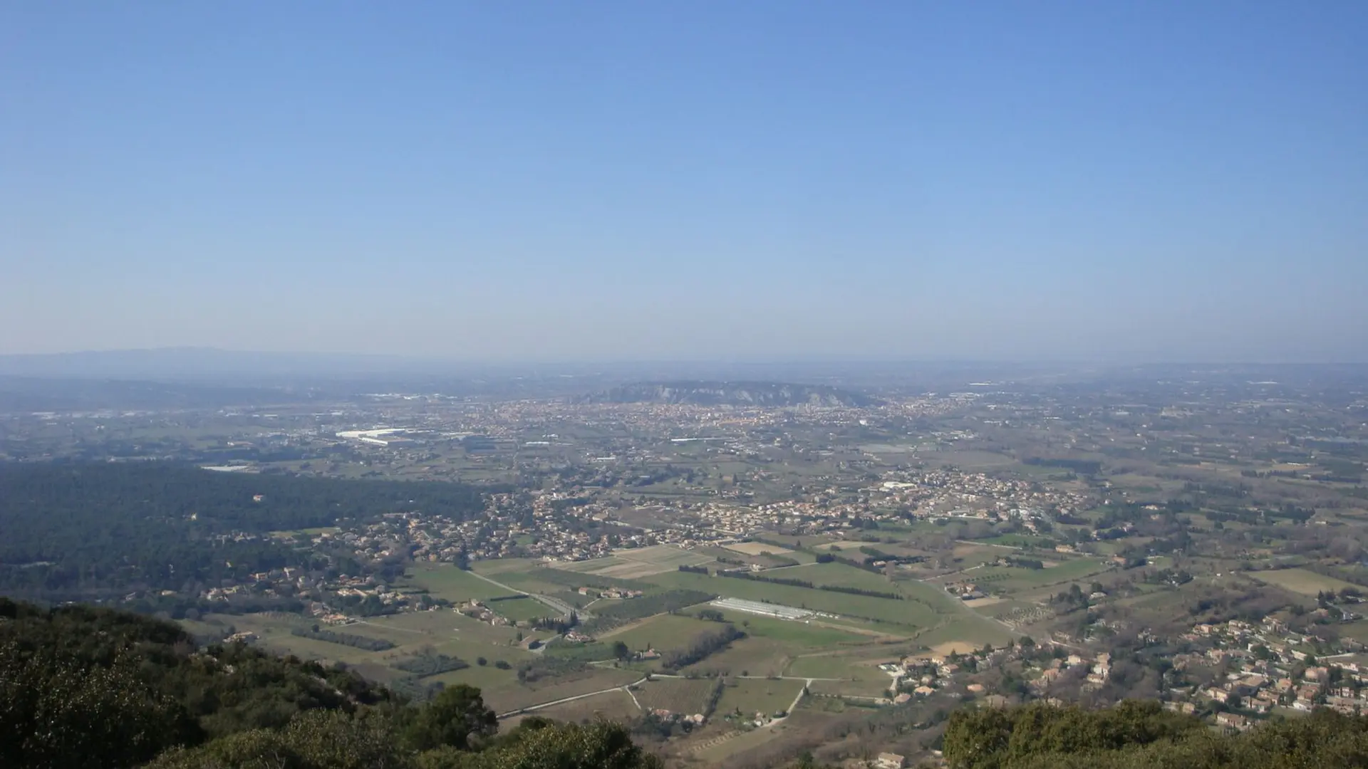 Cavaillon et la colline Saint-Jacques depuis les crêtes