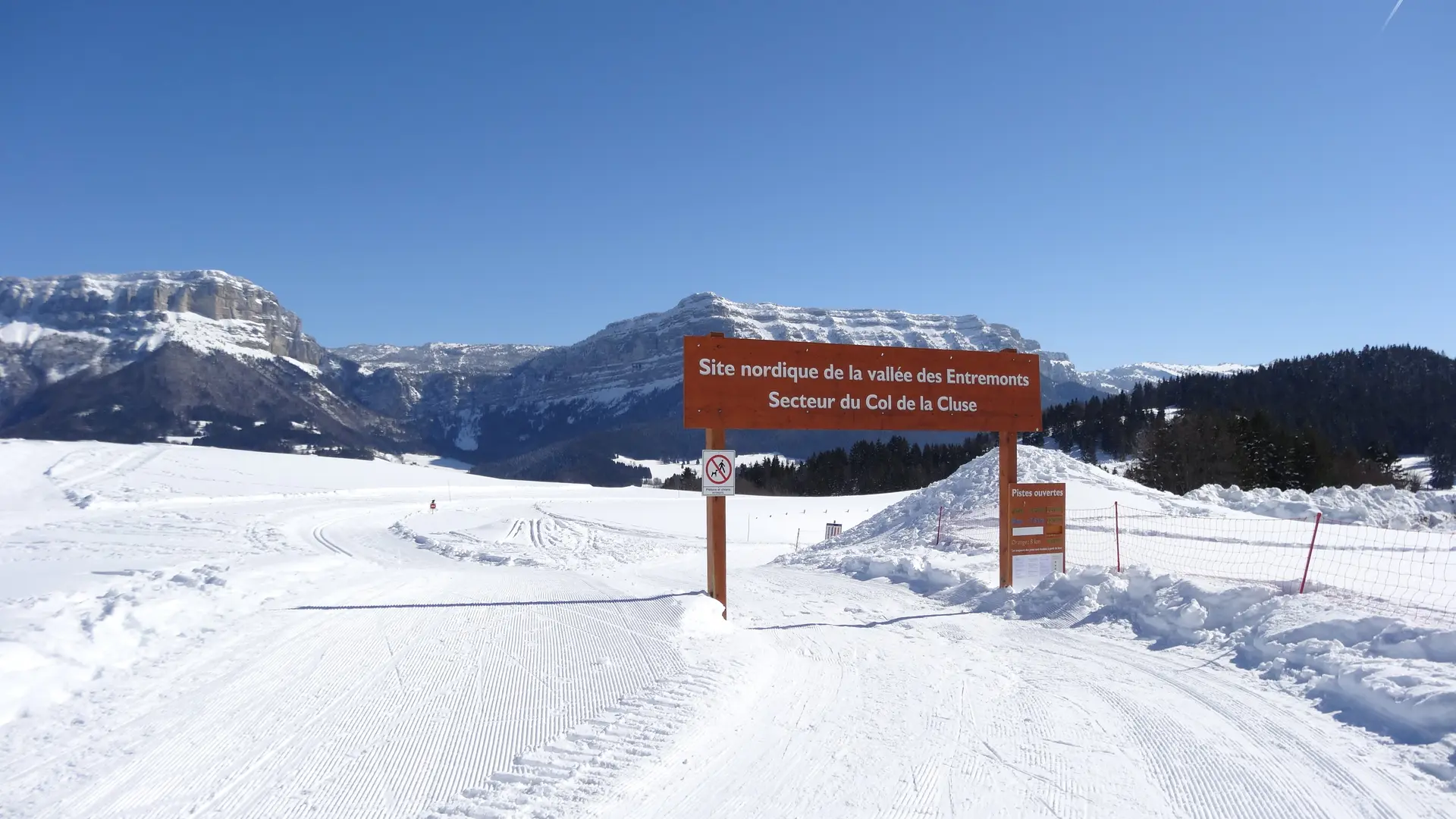 Départ des pistes côté Col de la Cluse avec vue sur la Réserve Naturelle des Hauts de Chartreuse