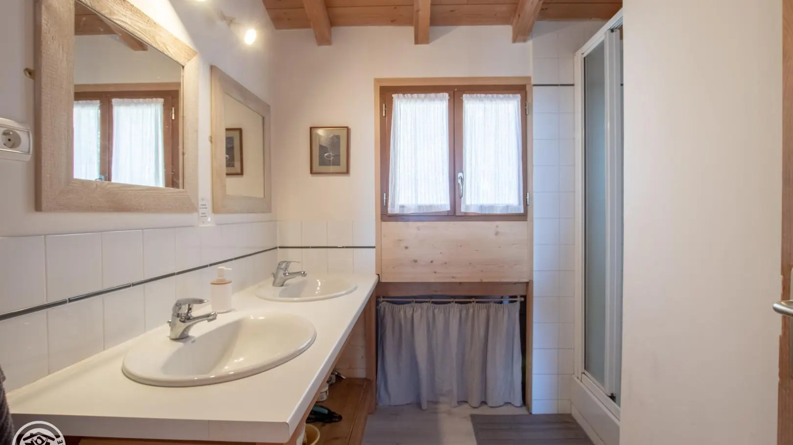 Salle d'eau de l'étage.