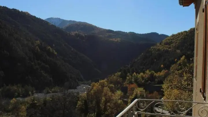 Le Péonien n°3-Balcon Chambre lit double-Péone-Gîtes de France des Alpes-Maritimes