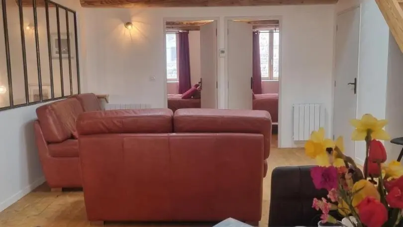 1er étage : pièce à vivre avec cuisine ouverte sur l'espace repas & le salon.