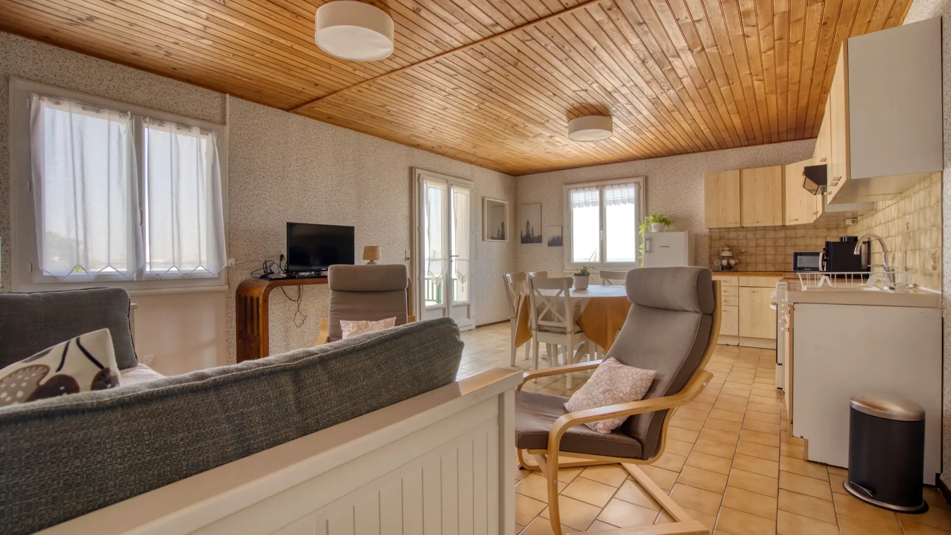 Wohnzimmer / Esszimmer