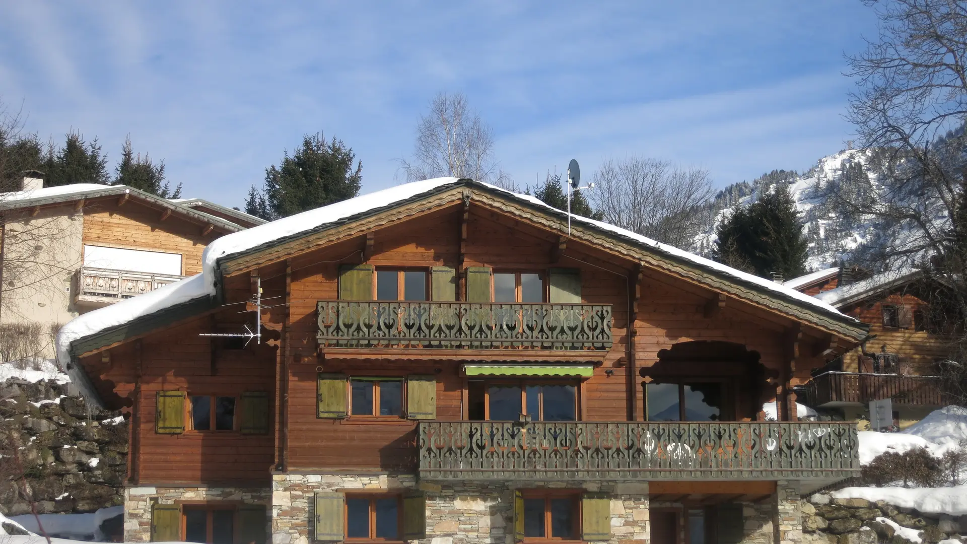 L'appartement se situe en rez-de-chalet