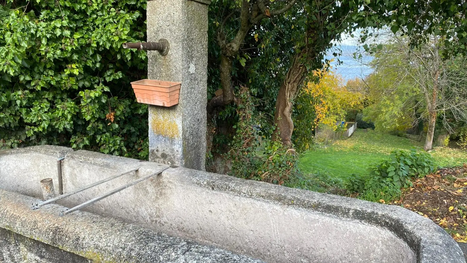 Visite Un village de montagne au bord du lac - randonnée