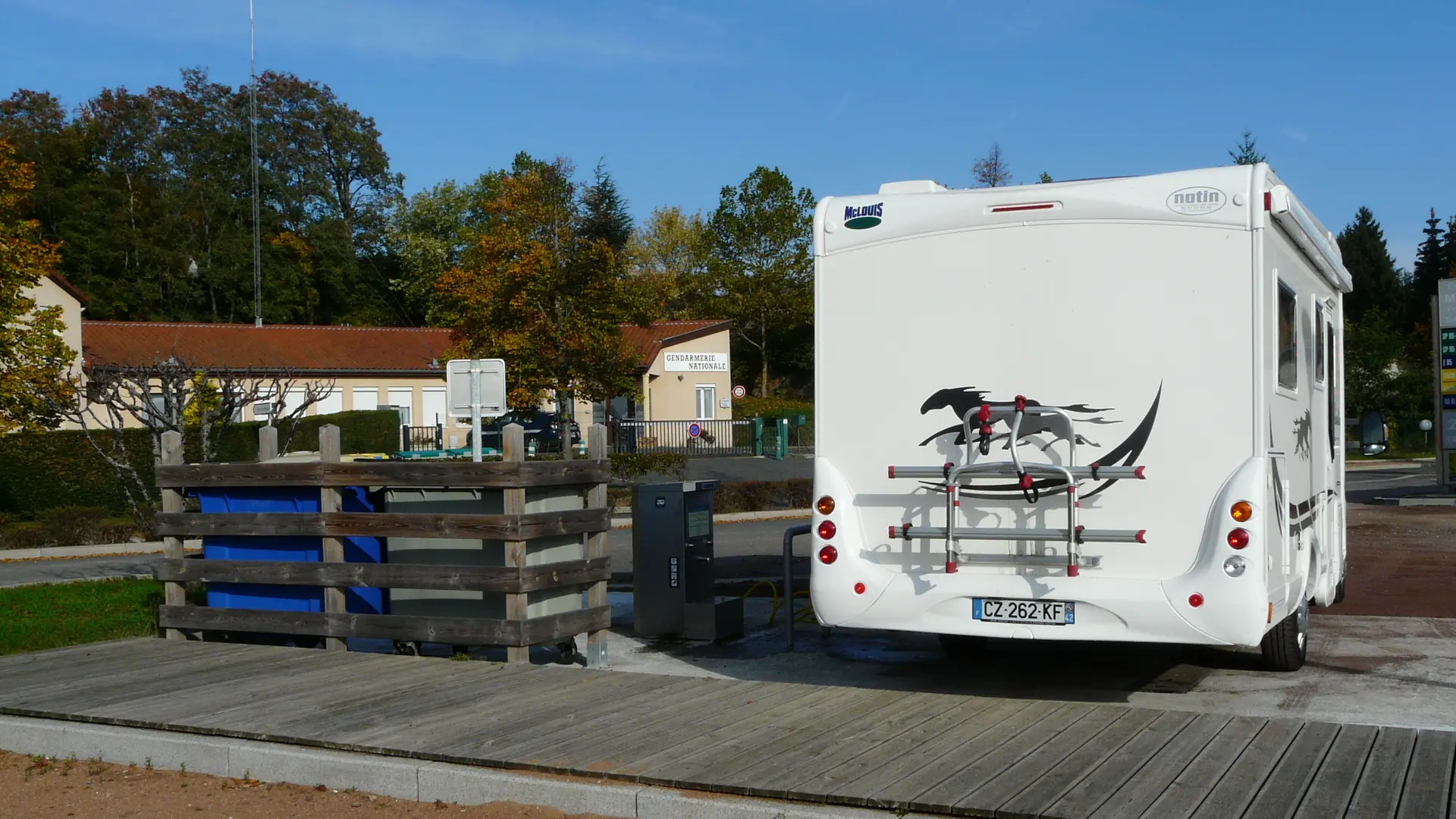 Aire de services et de stationnement camping-car - St-Bonnet-le-Château