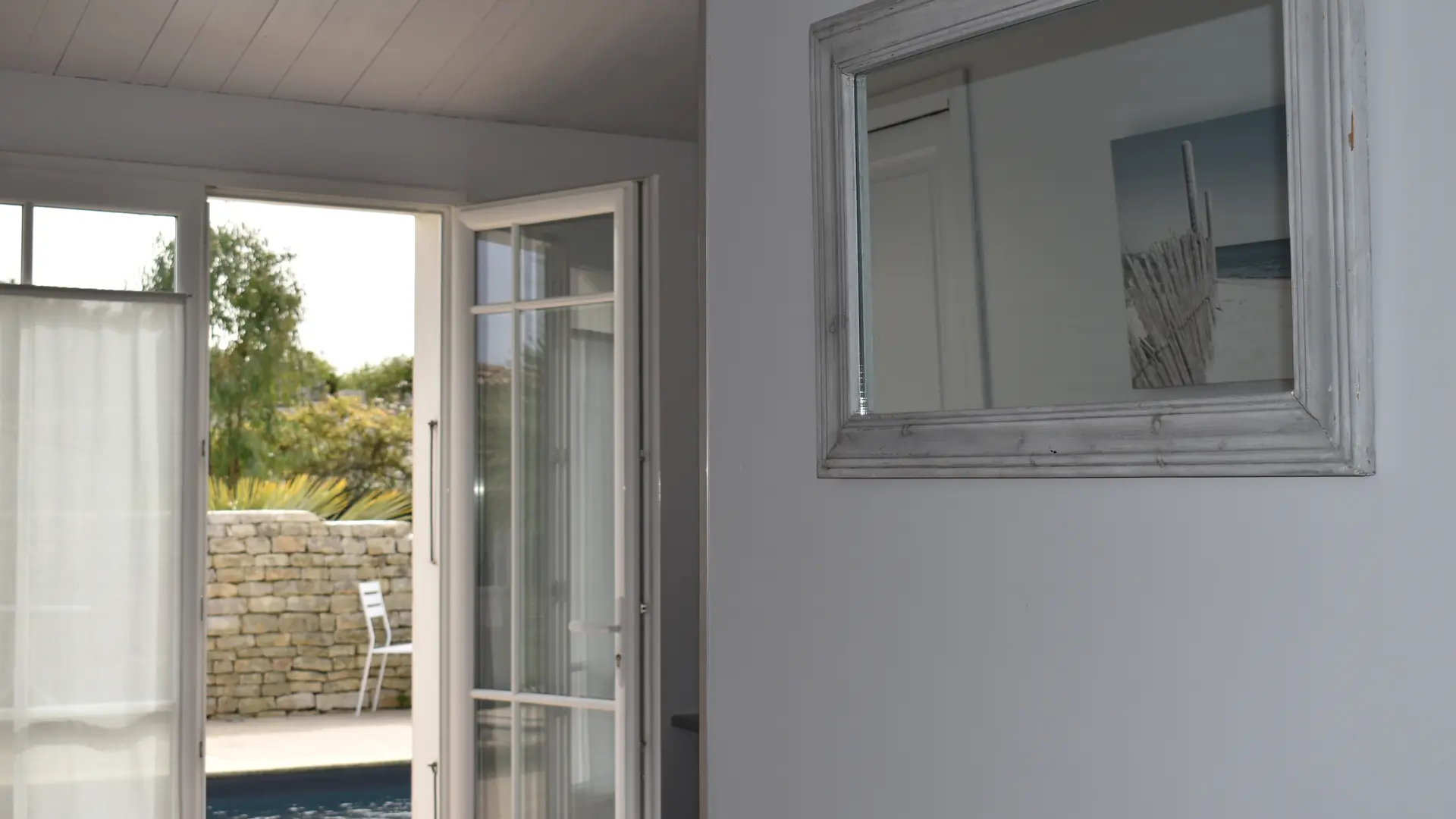 Habitación con vistas a la piscina