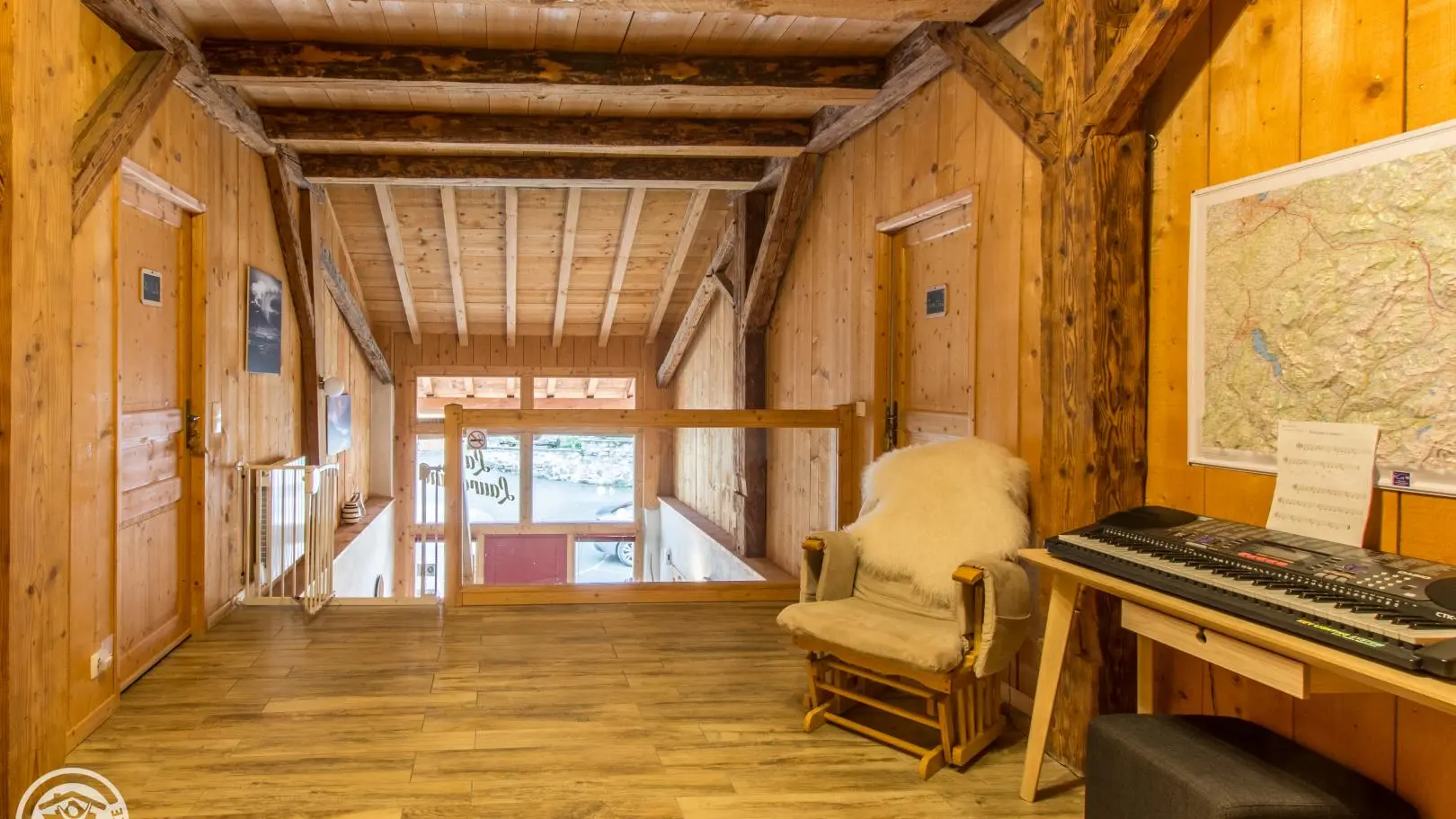 Mezzanine donnant accès aux 2 chambres