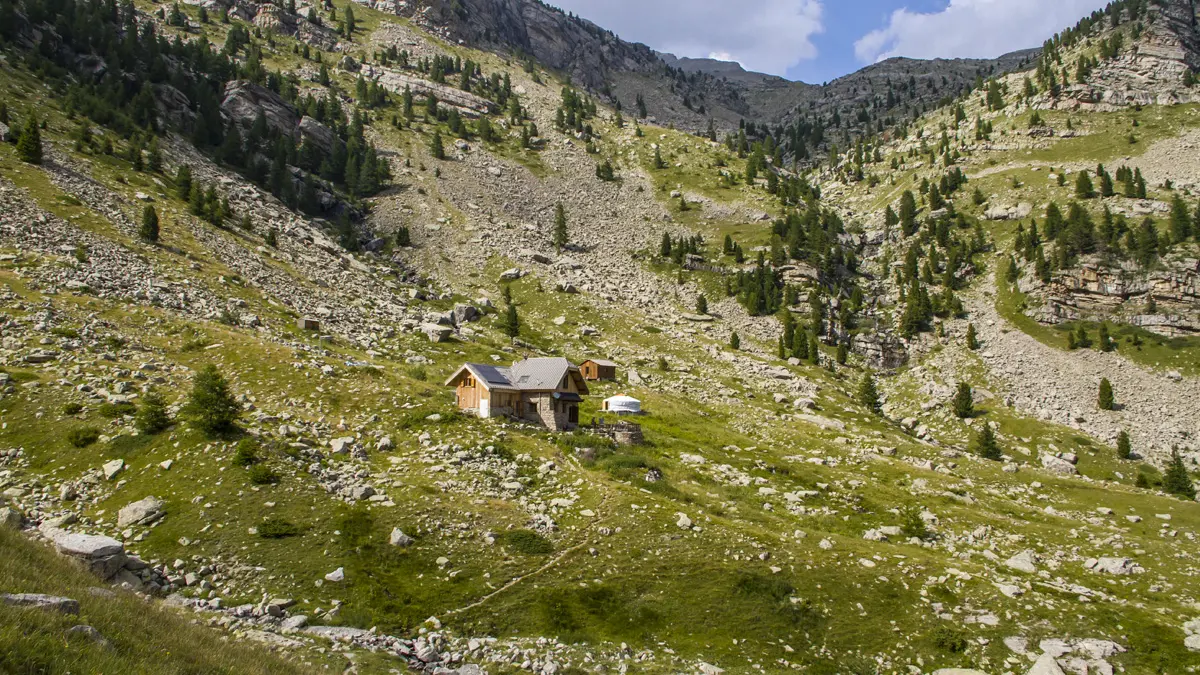 Dans un écrin de montagne