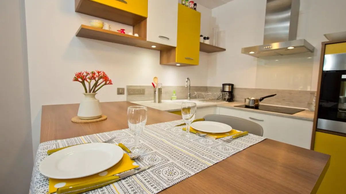 Des repas sympathiques dans une cuisine tout confort