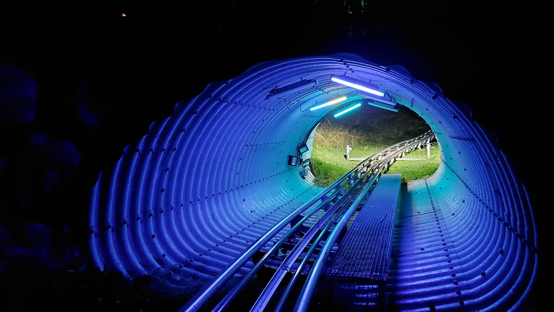 tunnel photoluge