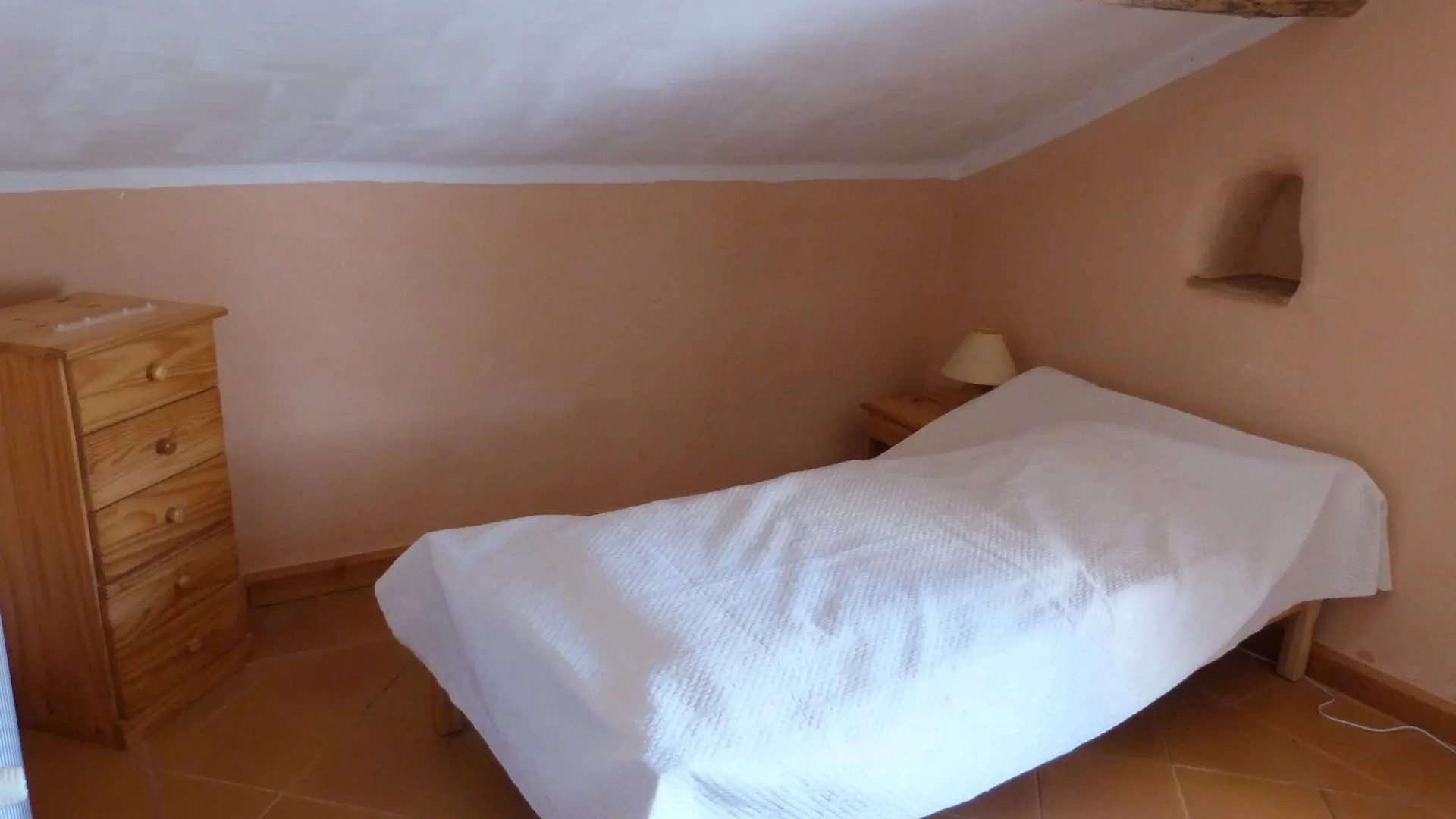 Chambre triple Abricot (rdc) accessible en fauteuil